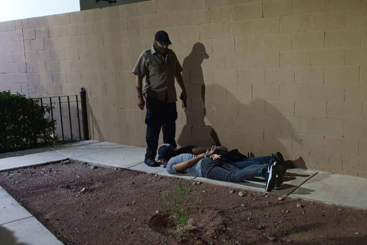 Detienen a jóvenes por espiar área residencial en Hermosillo