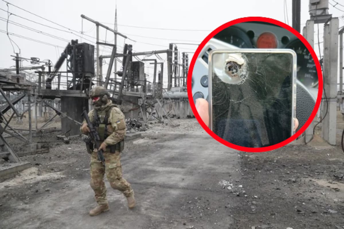 Esquirla de bomba iba directo al pecho de un soldado, pero su celular la detuvo