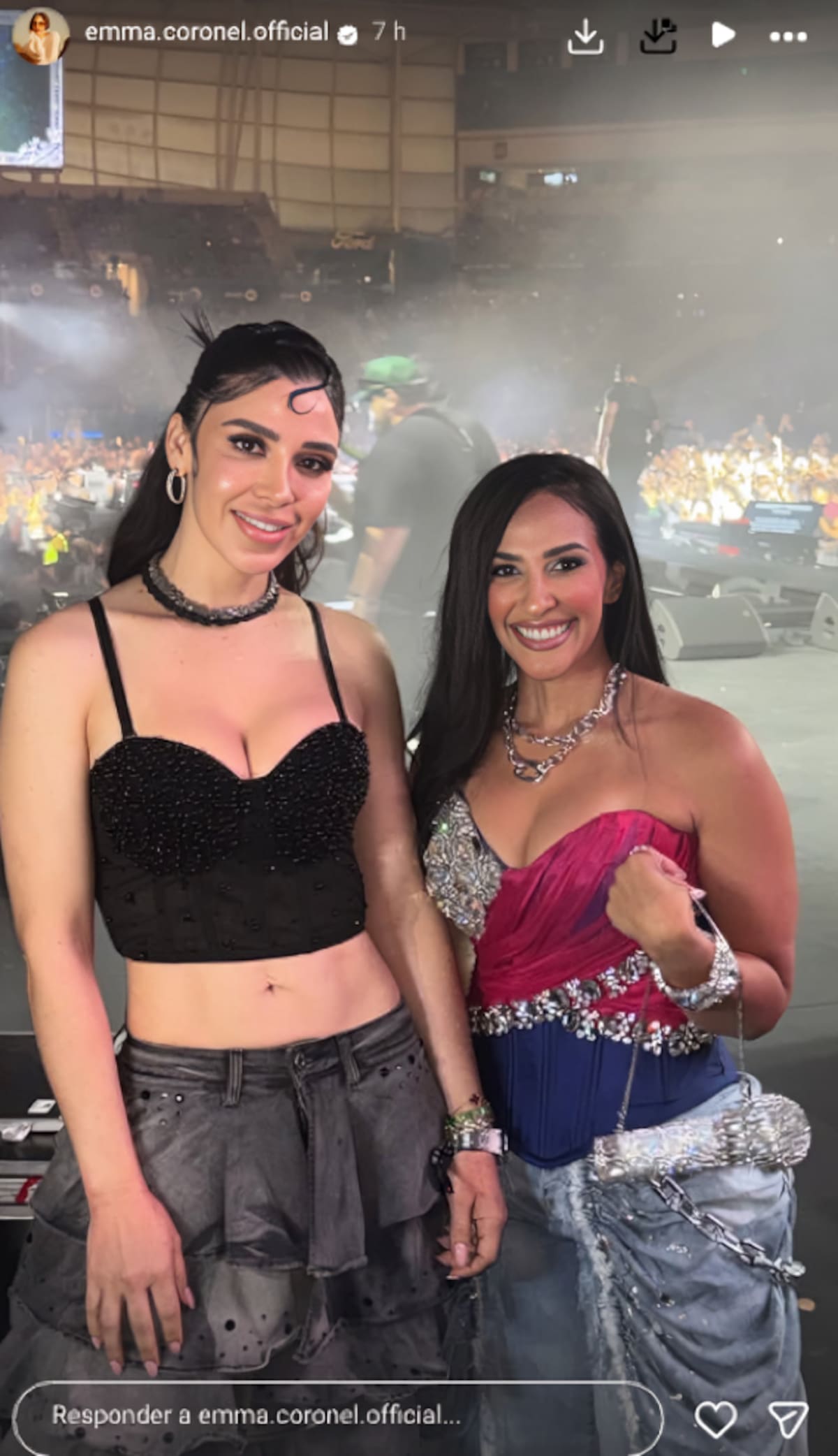 Emma Coronel sube al escenario del BelicoFest en Los Ángeles | IG (emma.coronel.official)