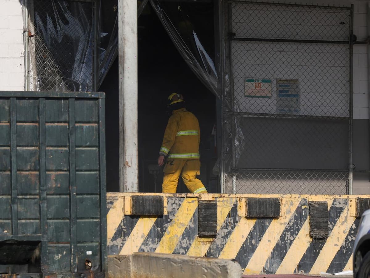 Evacuan a personal de tienda comercial por incendio; Bomberos lo controlan l Foto: Juan Jesús Morales