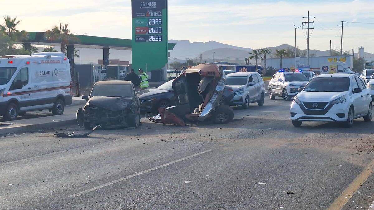 Un muerto y un herido deja quíntuple choque en La Colorada, Hermosillo
fotos: Teodoro Borbón