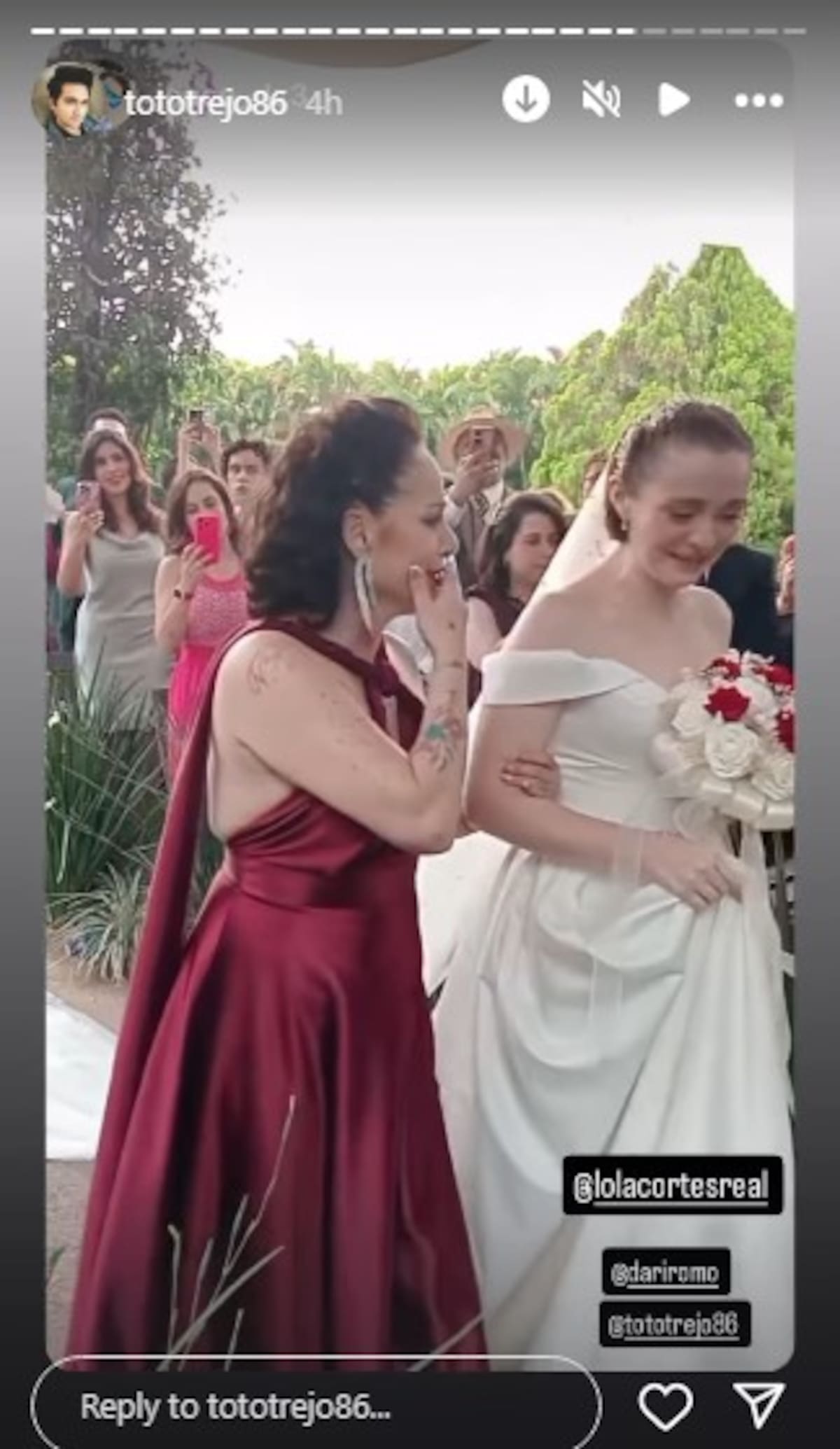 Lolita Cortés no pudo contener las lágrimas al entregar a su hija en el altar / Instagram: @tototrejo86