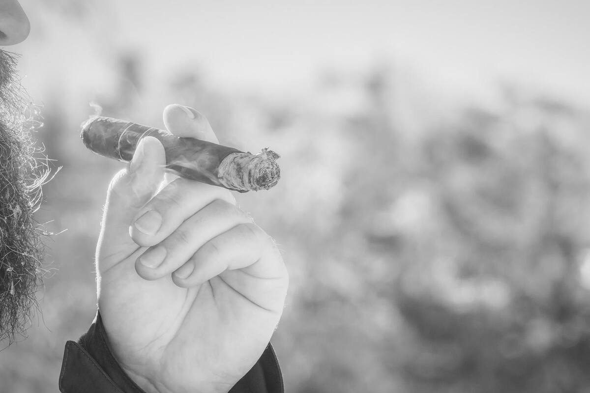 Niega cigarro a su amigo y termina hospitalizado