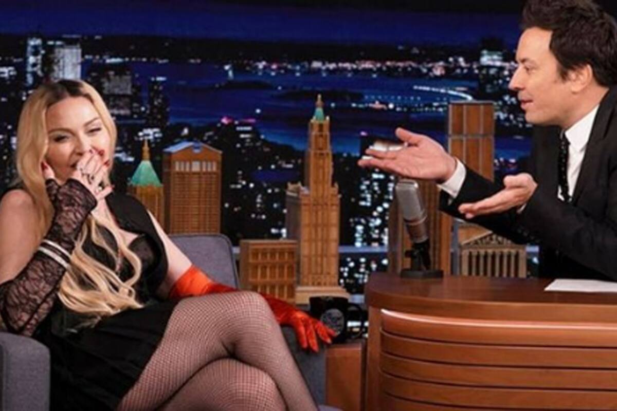 ¡Madonna muestra el trasero durante show en vivo!