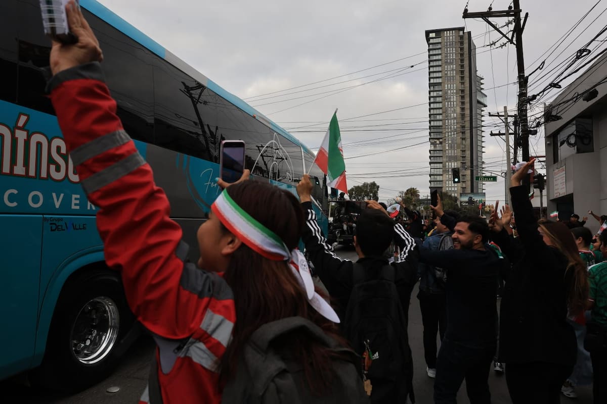 Afición tijuanense despide a la selección de Irán tras su concentración mundialista