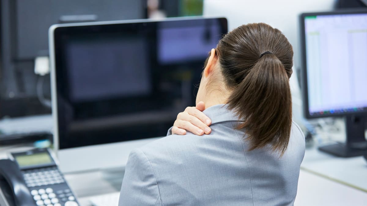 El nervio laríngeo recurrente sigue un recorrido largo e indirecto por el cuello y el tórax, un vestigio evolutivo que no responde a un diseño eficiente. Foto: Canva