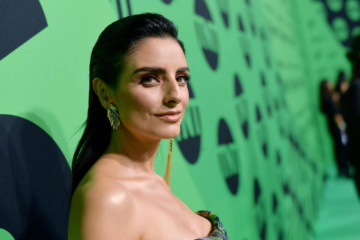 Aislinn Derbez hace topless y su papá "la regaña"