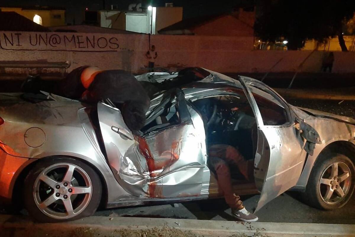 Tres jóvenes heridos en volcadura
