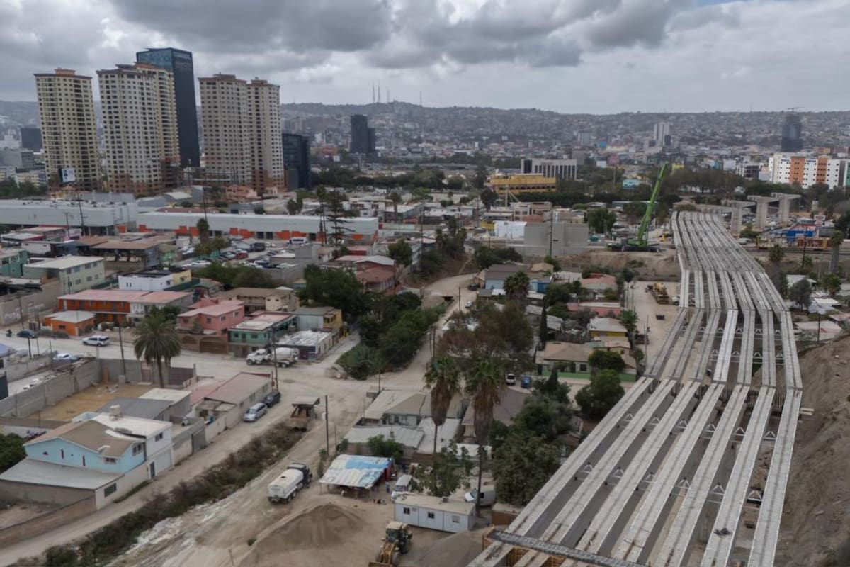 Viaducto Elevado Aeropuerto–Playas de Tijuana alcanza 90% de avance y transforma la zona fronteriza
