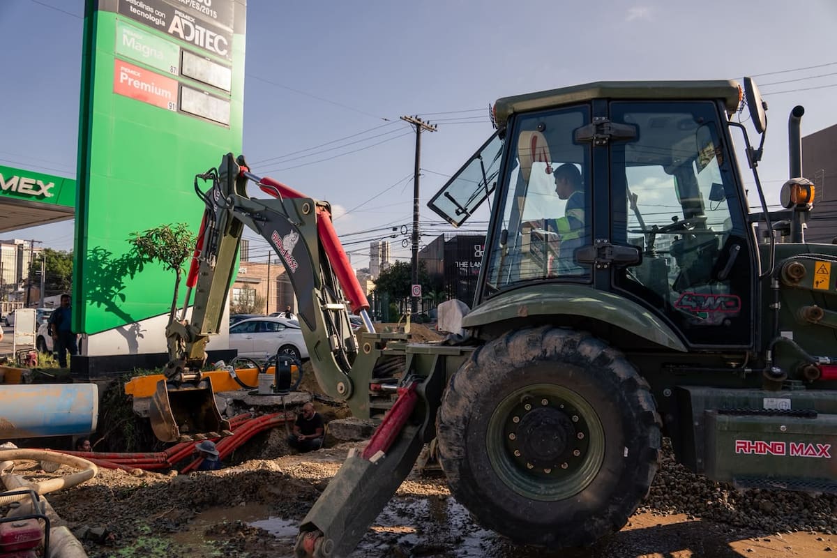 Concluye CESPT reparación de fuga en bulevar Agua Caliente, frente a Landmark