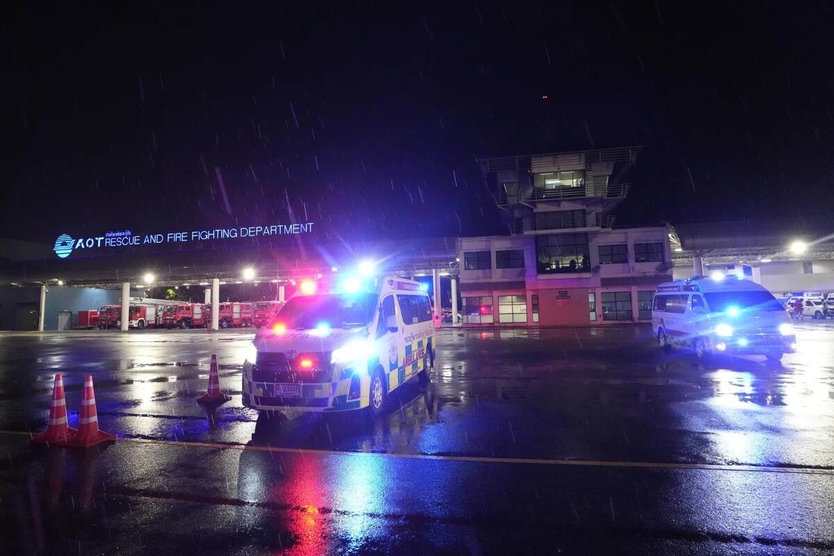 Fuerte turbulencia aérea en vuelo a Singapur deja un pasajero muerto y 30 heridos