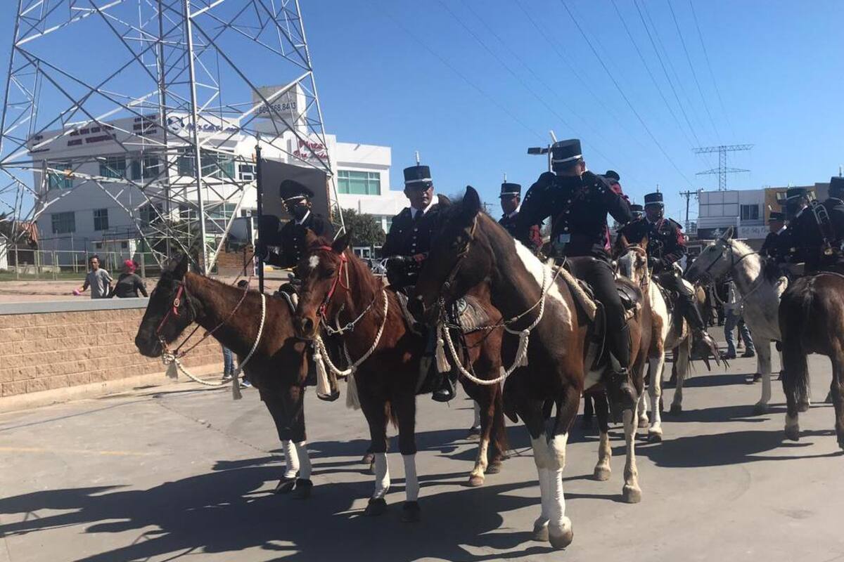 Celebran con desfile el Día de la Bandera en Rosarito