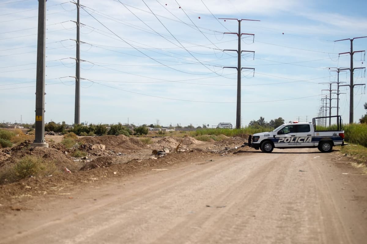 Hallan a hombre sin vida colgado de un poste en el fraccionamiento Virreyes