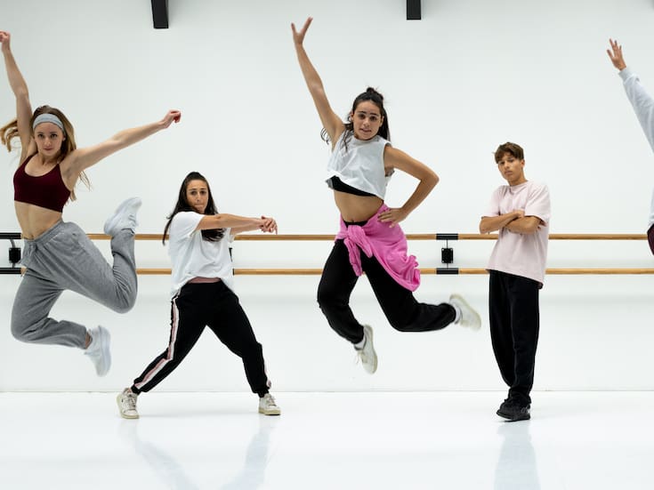 Por qué bailar puede ayudar a prevenir la demencia, según estudios científicos