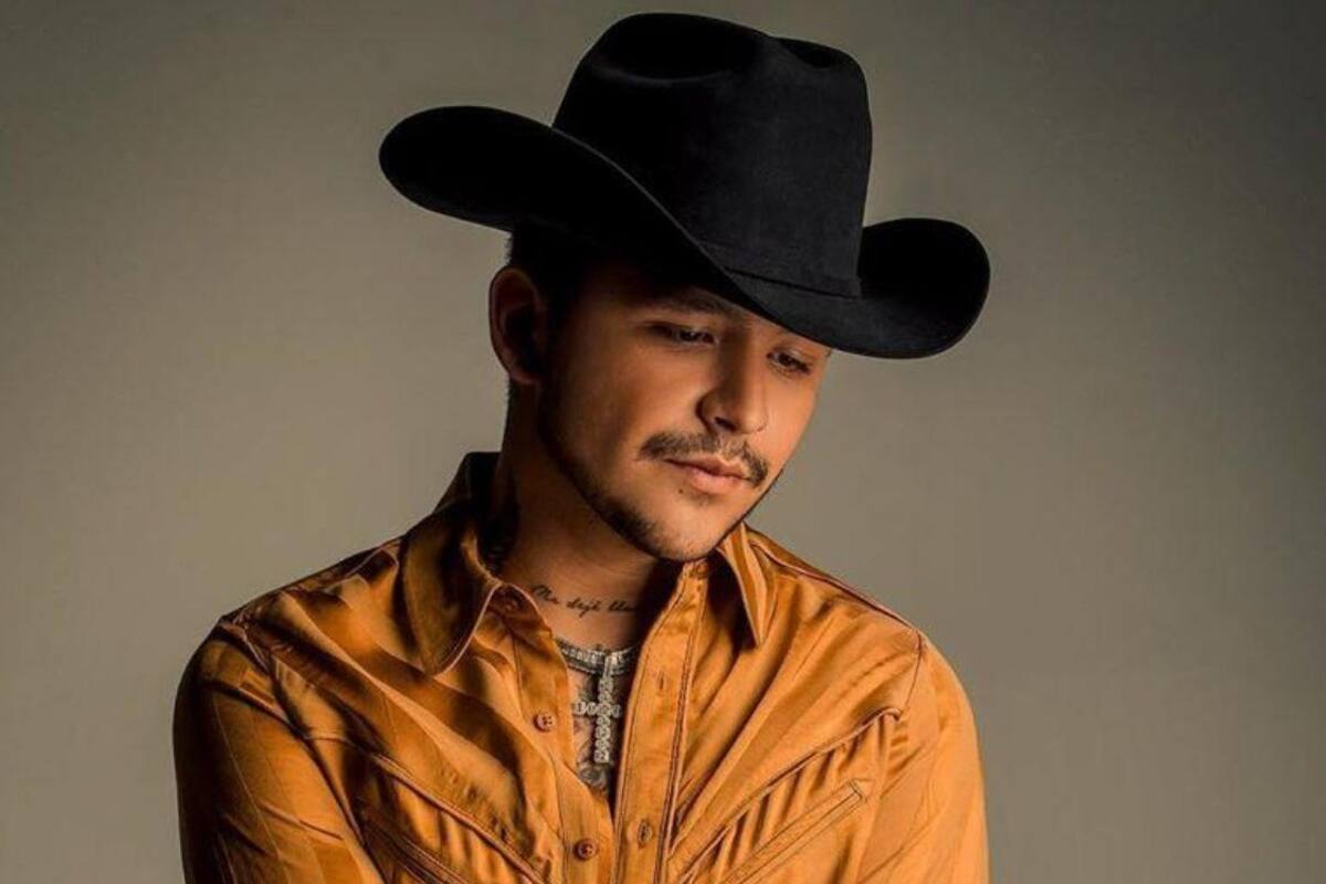 Christian Nodal recibe fuertes comentarios racistas por parte de reportero