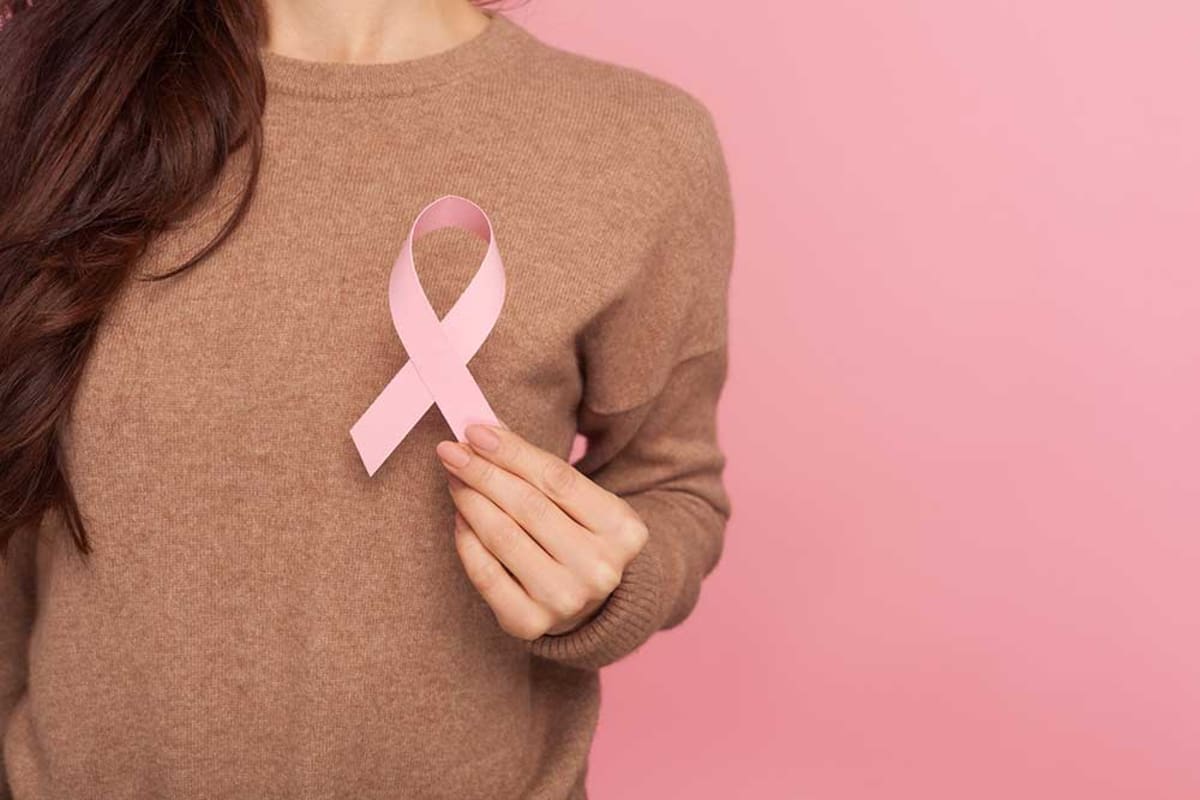 Promueven apoyo emocional a pacientes con cáncer en el Té Rosa Binacional