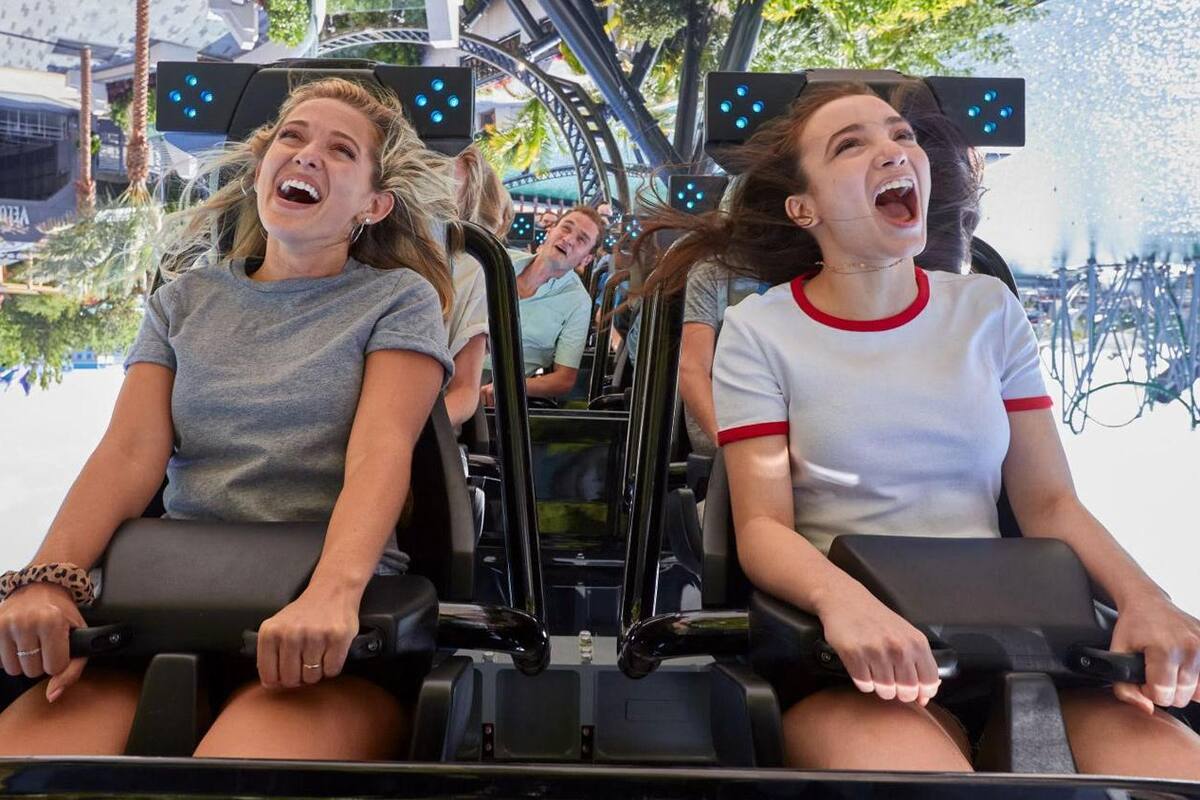 Abre Jurassic World VelociCoaster como la montaña más alta de Florida