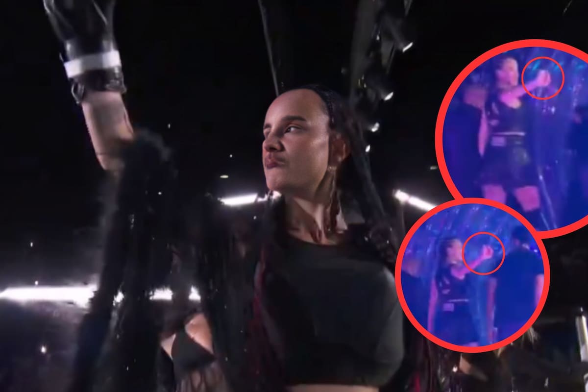 Gala Montes lanza gestos obscenos al público después de su derrota frente a Alana Flores