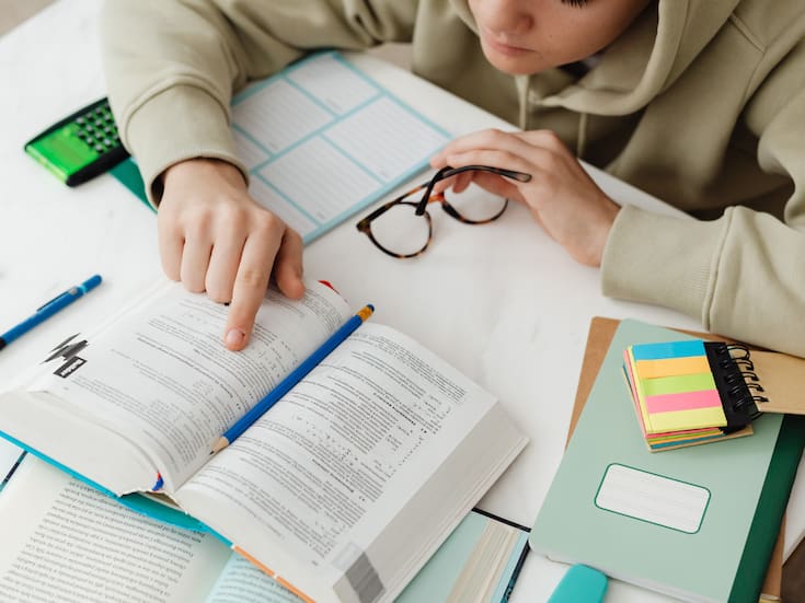 Leer seis minutos al día puede reducir el estrés, según expertos