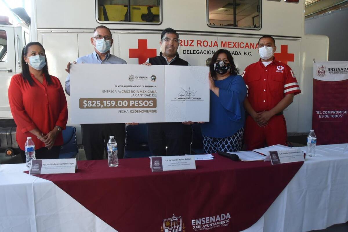 Entrega Armando Ayala cheque por más de 825 mil pesos a Cruz Roja