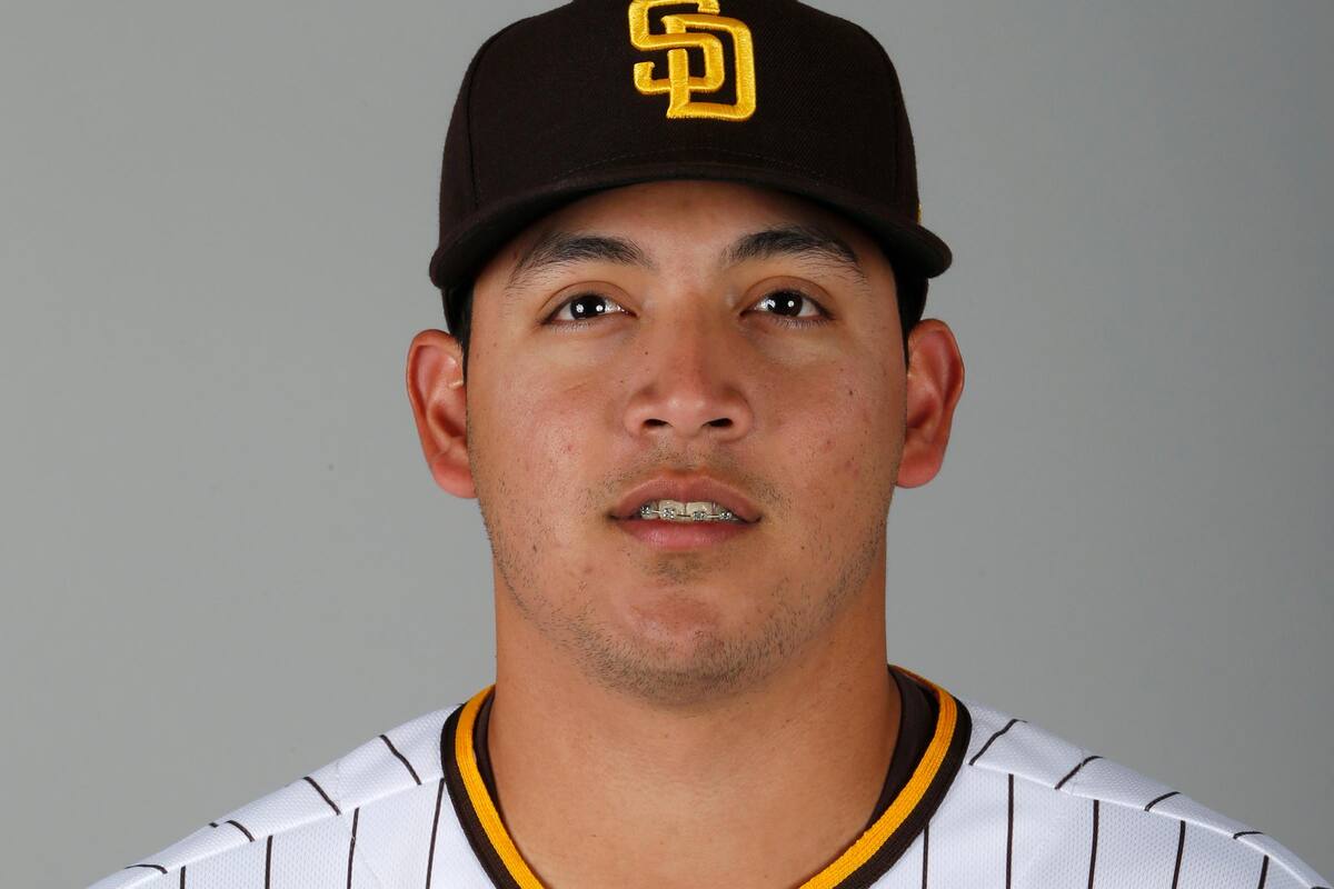 Andrés Muñoz, mexicano de Padres, intervenido con cirugía Tommy John