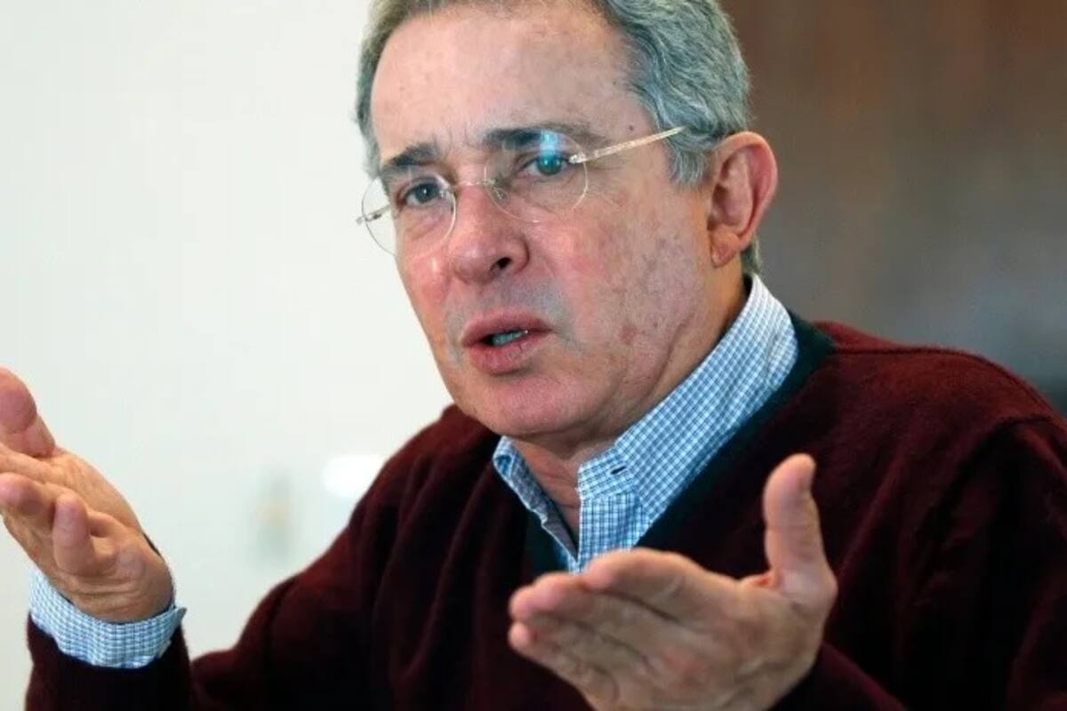 Da positivo a Covid-19 el ex presidente Álvaro Uribe tras su detención domiciliaria