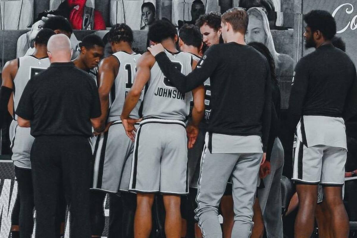 Spurs rompen su racha de 23 años consecutivos en Playoffs al ser eliminados por Jazz