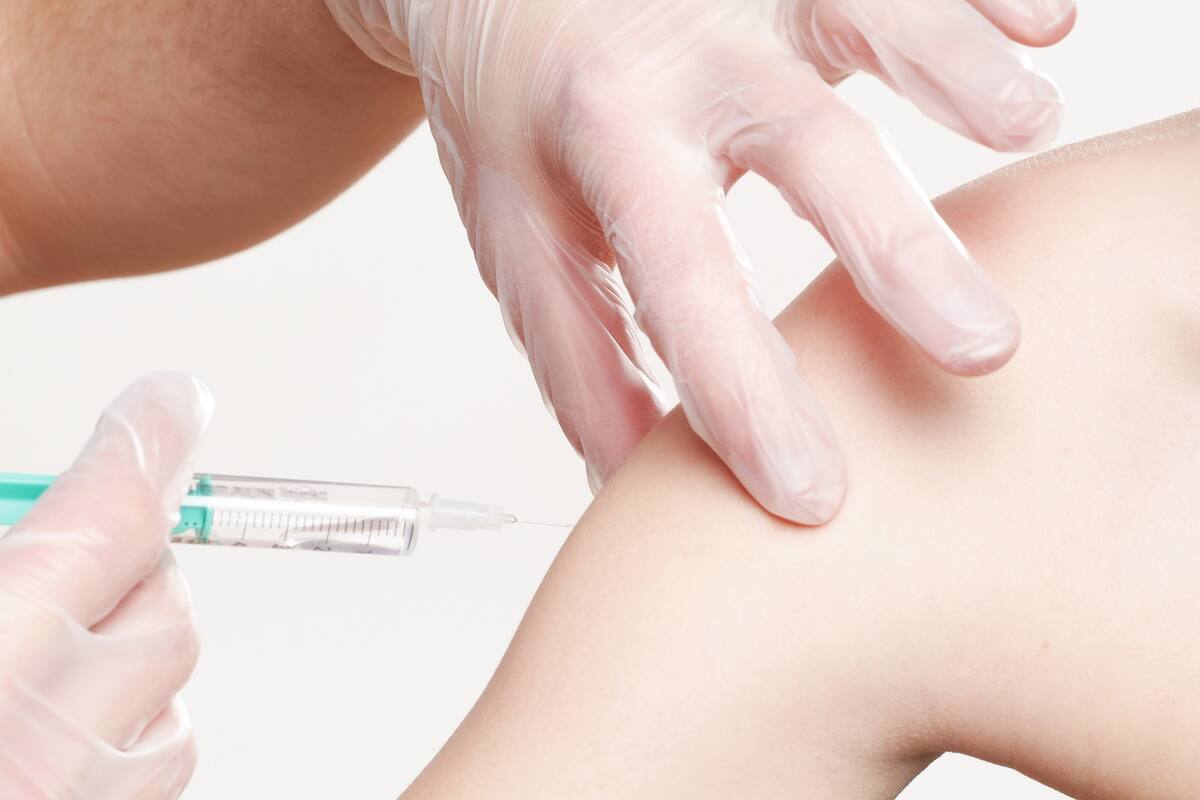 Médicos y población en riesgo podrían ser los primeros en recibir vacuna contra Covid-19: Consejo de Salubridad General