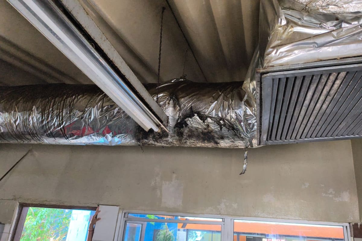Bomberos atienden conato de incendio en restaurante de Maricos del Centro de Hermosillo
