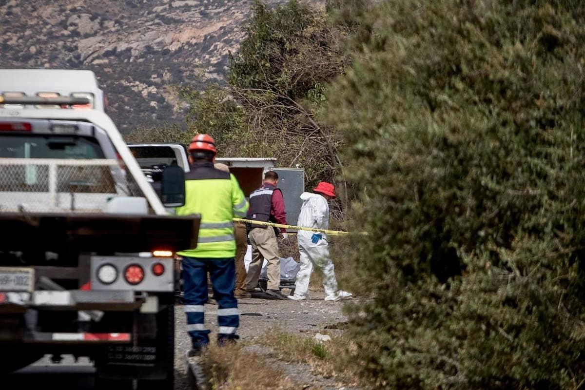 Hallan cuerpo con huellas de violencia en carretera de cuota Tecate–Tijuana