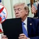 Trump retira fondos para tratamientos de género