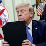 Trump retira fondos federales para tratamientos de afirmación de género para menores como terapias hormonales y cirugías, aunque conservará la cobertura de atención de salud mental