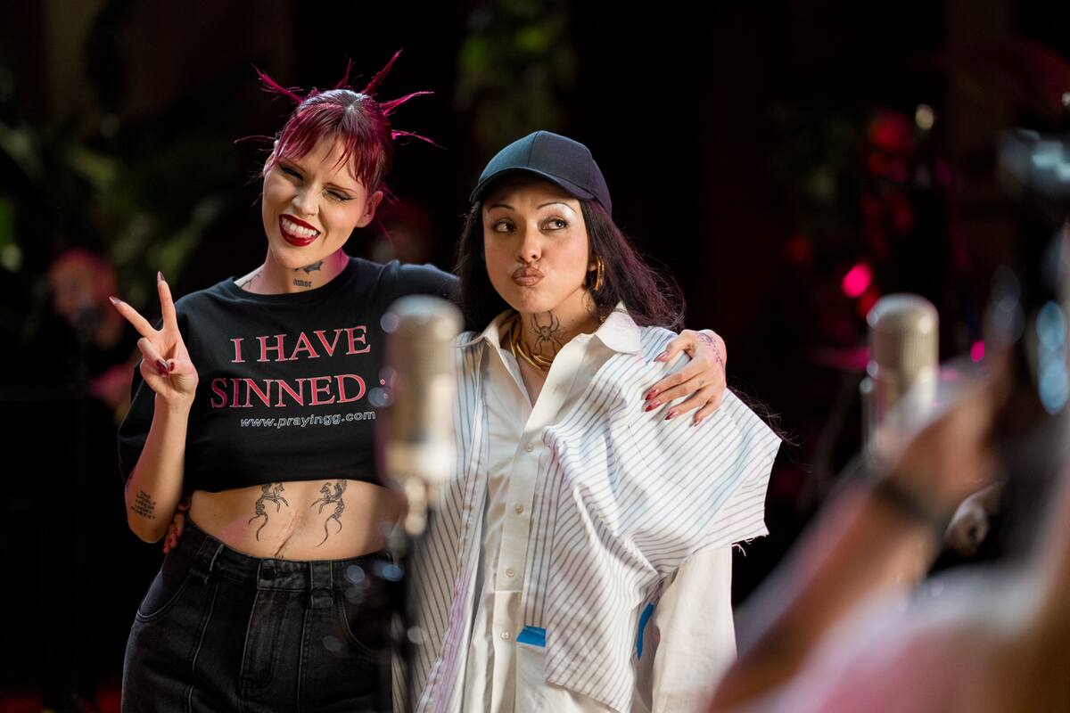 Mon Laferte y Bruses realizan dueto