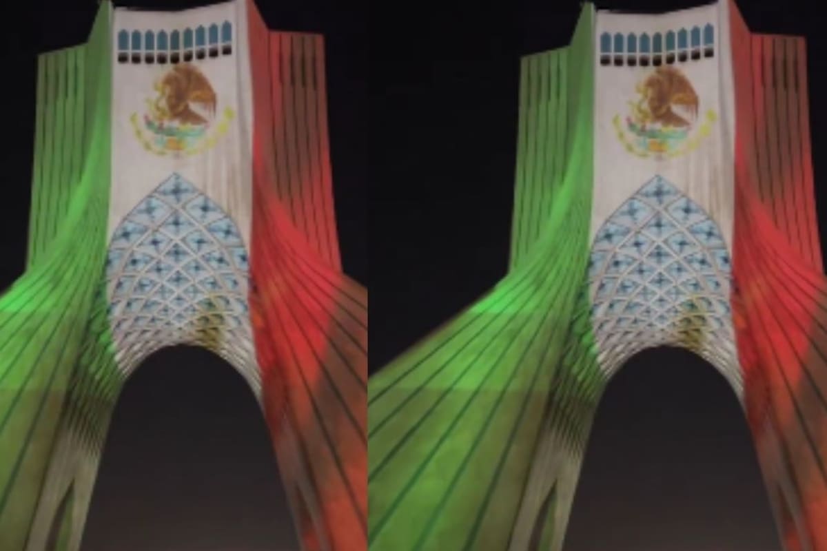La Torre Azadi en Irán proyecta la bandera mexicana este 15 de septiembre en agradecimiento por acoger a su selección en el Mundial 2026