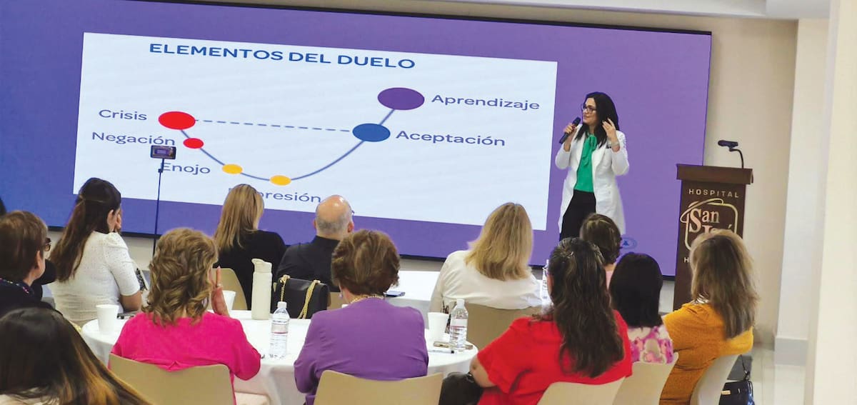 Especialistas abordaron el acompañamiento psicológico y emocional durante el foro “Psicooncología en el Manejo del Cáncer de Mama”. FOTO: ESPECIAL