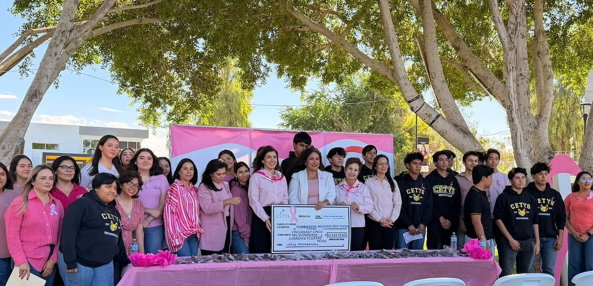 CETYS Preparatoria entregó una aportación económica de 55 mil 544 pesos y 60 pelucas a la Fundación Mujeres que Viven l Foto: Cortesía