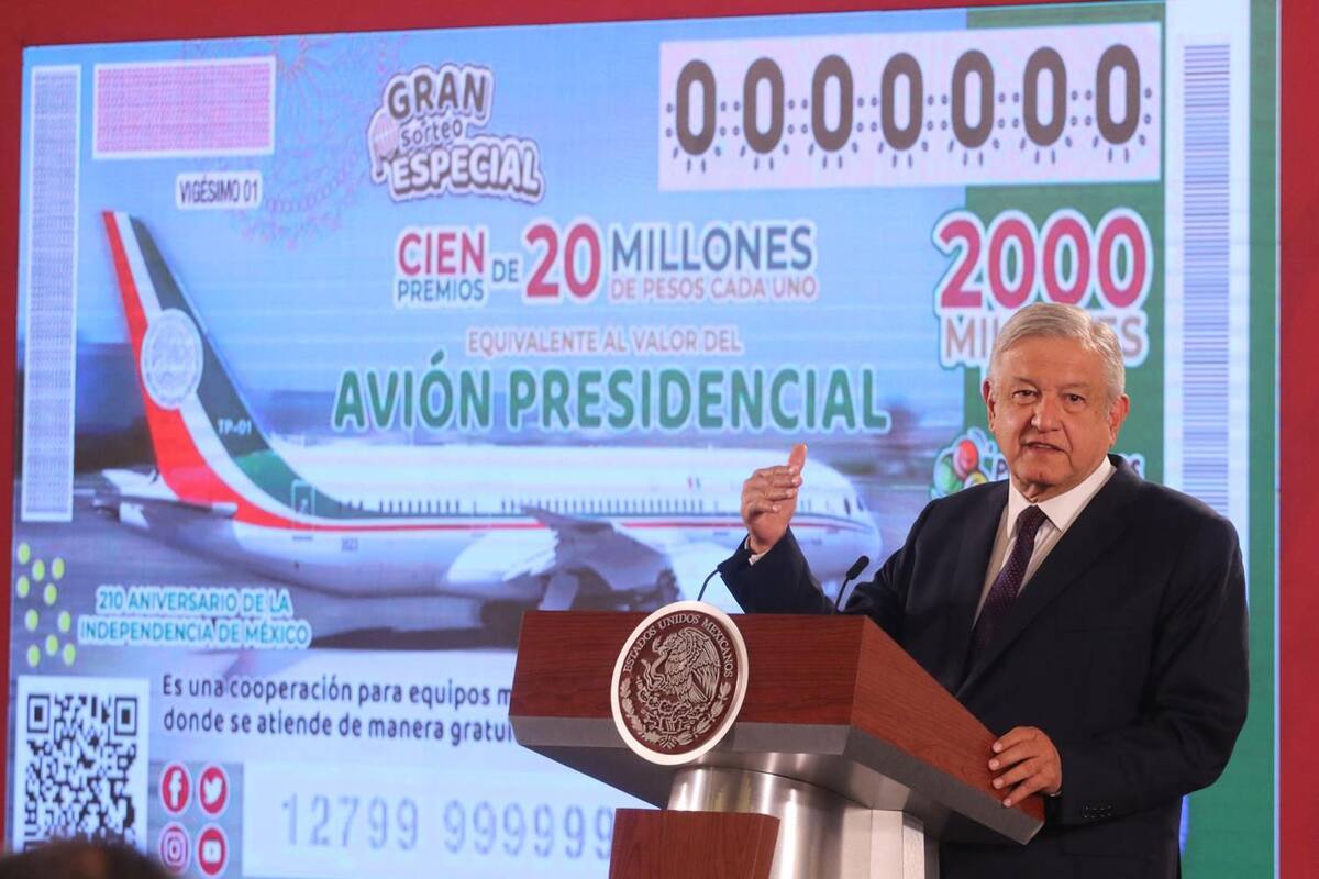 Rifarán avión en festejo del 16 de septiembre