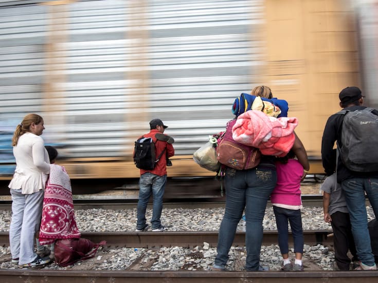 Mientras la frontera con Estados Unidos se vuelve más restrictiva, más de la mitad de migrantes ahora optan por quedarse en México, crecen las solicitudes de refugio y aumentan los desafíos de integración