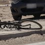 Mujer en bicicleta muere atropellada en la carretera a San Luis; conductor de 23 años detenido por exceso de velocidad