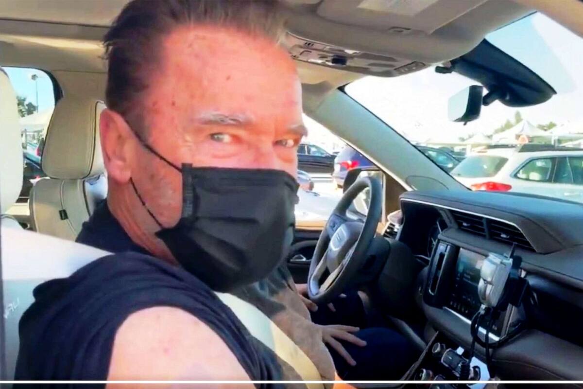 Arnold Schwarzenegger invita a vacunarse contra el covid