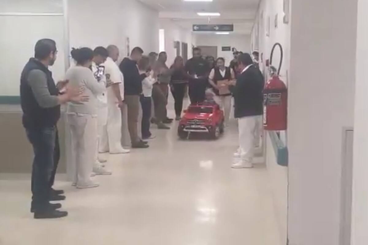 VIDEO: Conmueve pequeño llegando a quirófano del IMSS Nogales en un carrito