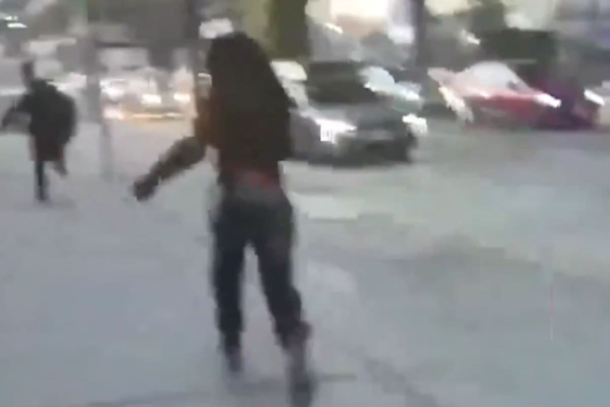 Reportera de TV Azteca corretea a policía en pleno Periférico Norte tras exhibir presunta extorsión en Naucalpan y el video se vuelve viral