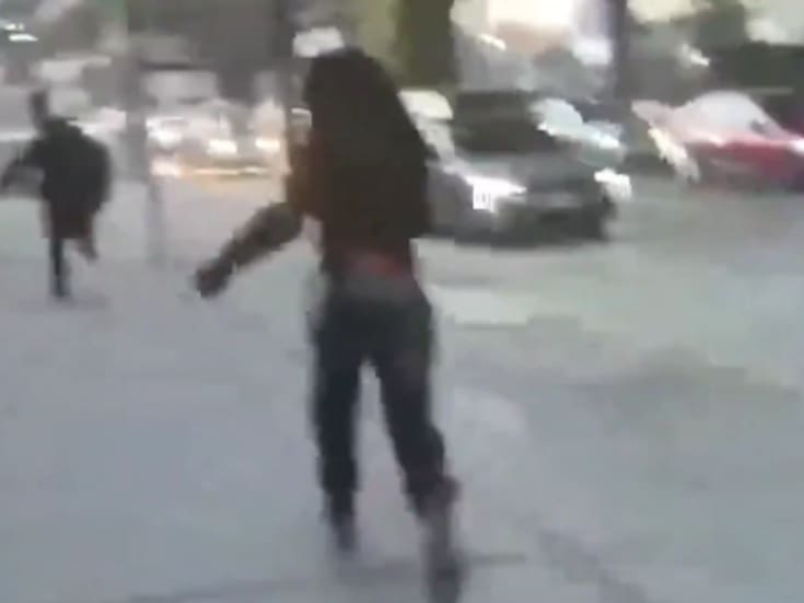 Reportera de TV Azteca corretea a policía en pleno Periférico Norte tras exhibir presunta extorsión en Naucalpan y el video se vuelve viral