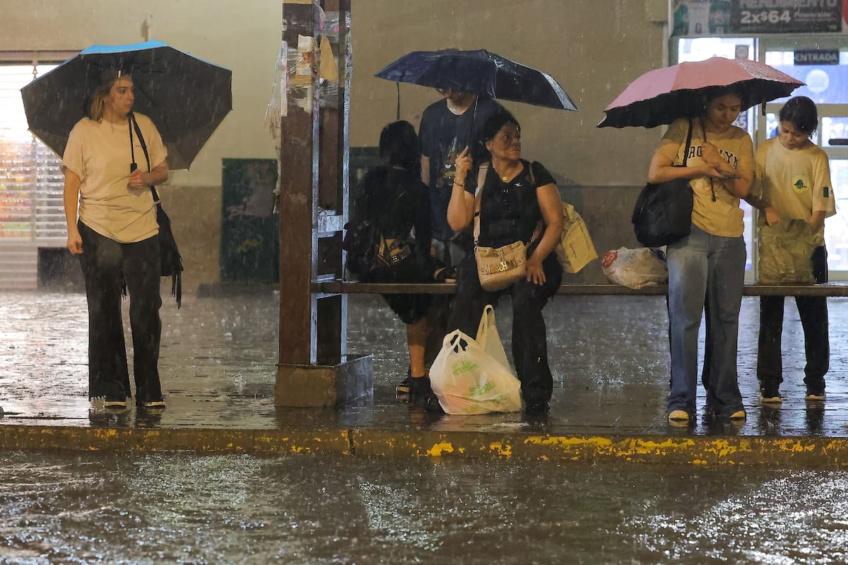 ¿Tu casa se está inundando o te quedaste sin luz por la lluvia? Esto debes hacer de inmediato y así puedes reportar una falla a CFE