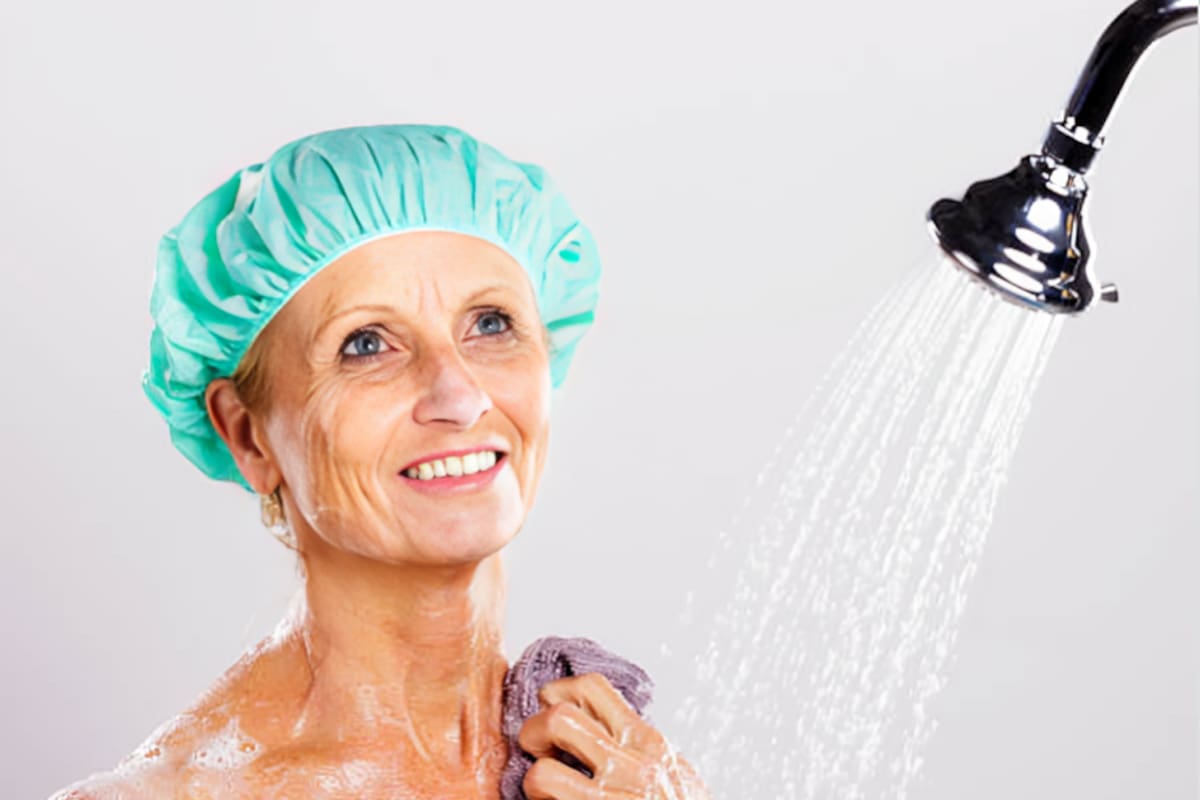 ¿Cuántas veces se tiene que bañar un adulto mayor?