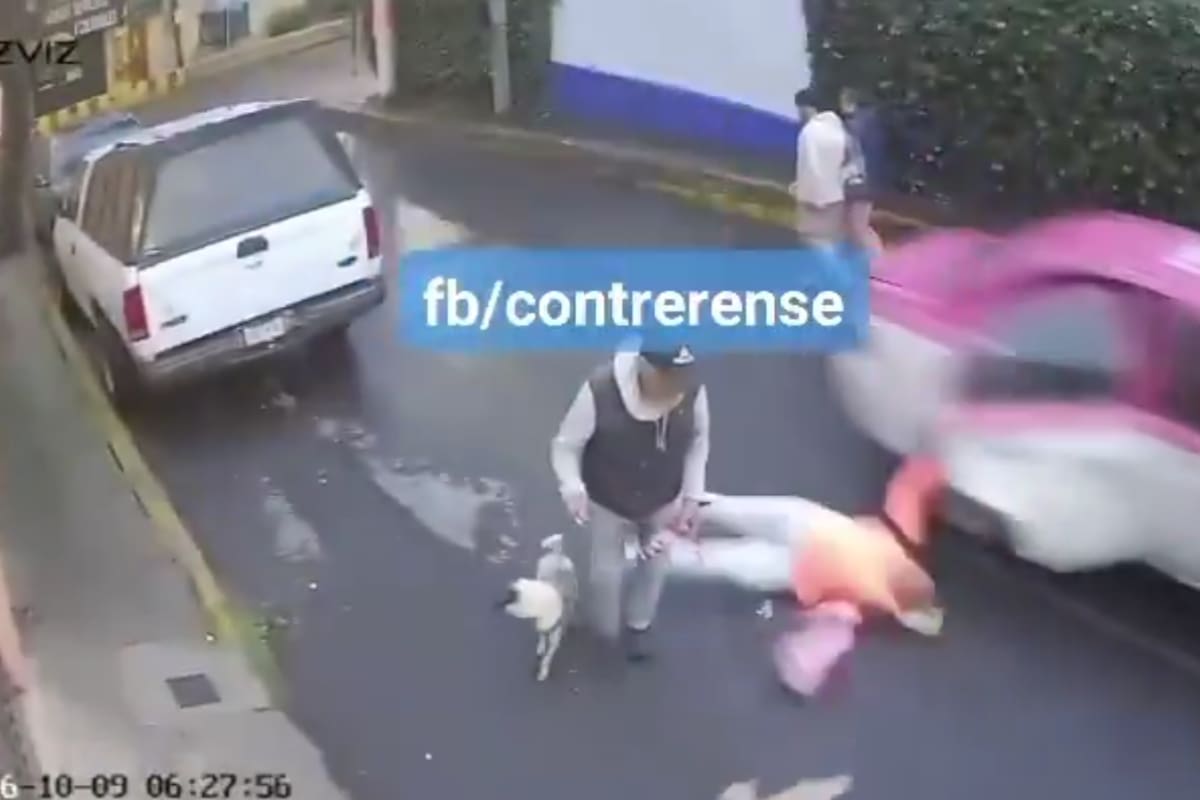 Mujer se tira de taxi en movimiento para salvar su vida, así quedó grabado en video