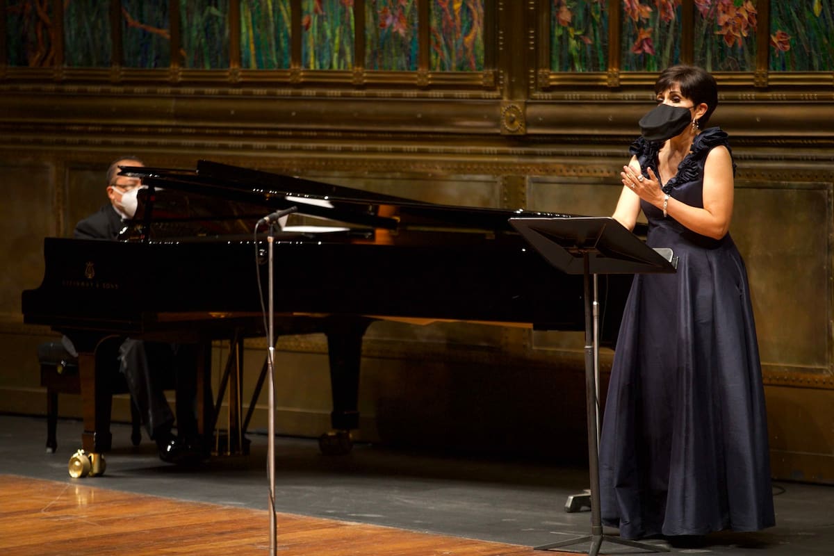 EUM20210521ECUL05.JPG
CIUDAD DE MÉXICO. Culture/Cultura-Bellas Artes.- 21 de mayo de 2021. Aspectos de la reapertura de la sala principal del Palacio de Bellas Artes, con la presencia del ensamble solistas de Bellas Artes. Foto: Agencia EL UNIVERSAL/Germán Espinosa/EELG