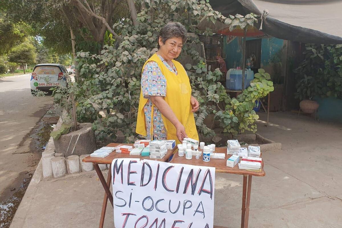 Comparte doña María medicinas con personas que las necesitan