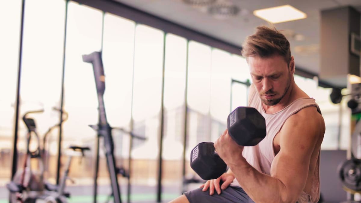 Estudios científicos señalan que el viernes por la tarde es uno de los mejores momentos para hacer ejercicio porque el cuerpo alcanza mayor fuerza, mejor coordinación y más energía antes del descanso del fin de semana