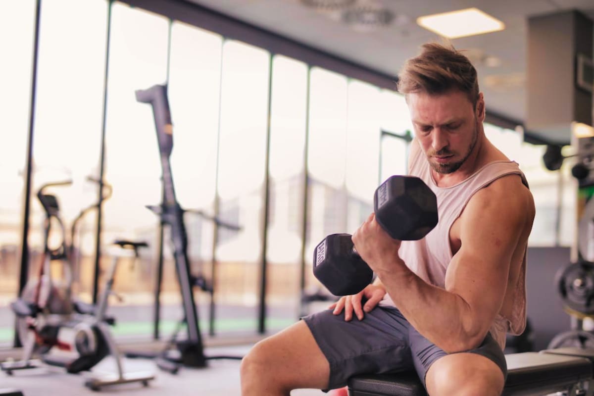 Estudios científicos señalan que el viernes por la tarde es uno de los mejores momentos para hacer ejercicio porque el cuerpo alcanza mayor fuerza, mejor coordinación y más energía antes del descanso del fin de semana